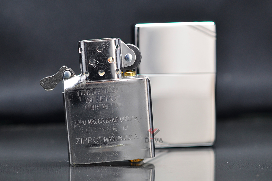 Bật Zippo Mỹ Vintage trắng trơn bóng chặt góc Z71