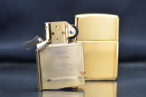 Bật lửa Zippo Mỹ vàng trơn bóng Z59